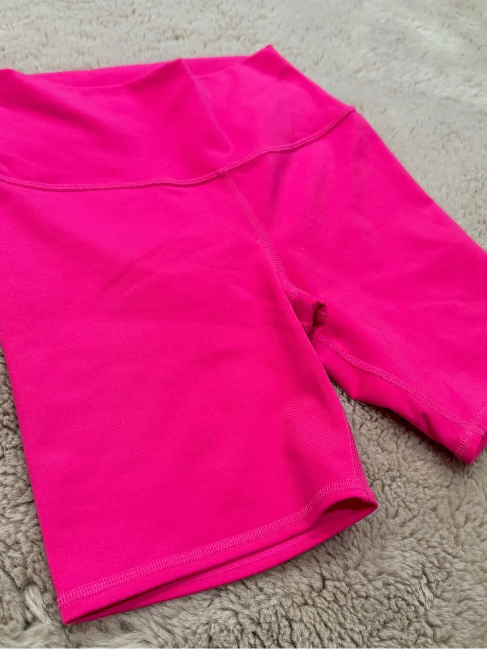 ALO Yoga Bright Hot Pink Biker Shorts Size Small 7” Inseam